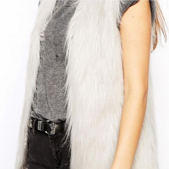 NWOT Unreal Fur cream faux fur sleeveless vest, L - Picture 4 of 9